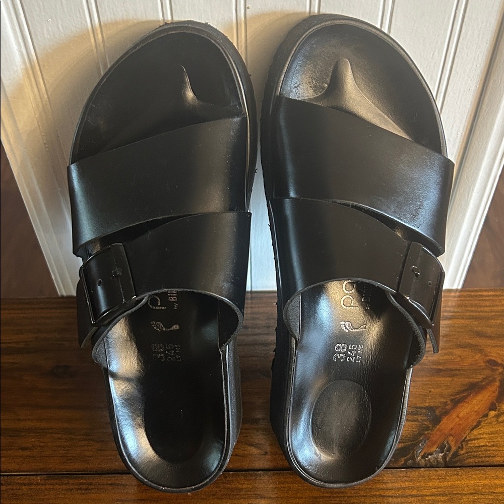BIRKENSTOCK Alma Leather
Platform Sandals. - Picture 3 of 10